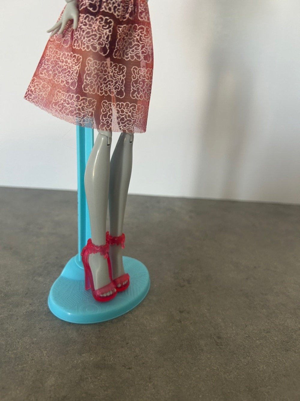 2012- MONSTER HIGH DOLLS Ghoulia Yelps Skull Shores G1 - Picture 5 of 5